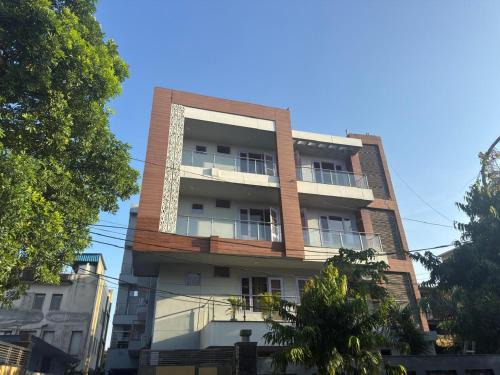 Noida Apartment | Fortune Home Service Apartment 3BHK, E-46,Sector 72, Noida