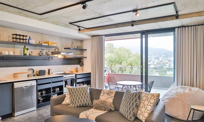 Schotsche Kloof Apartment | Forty On L 607 by CTHA