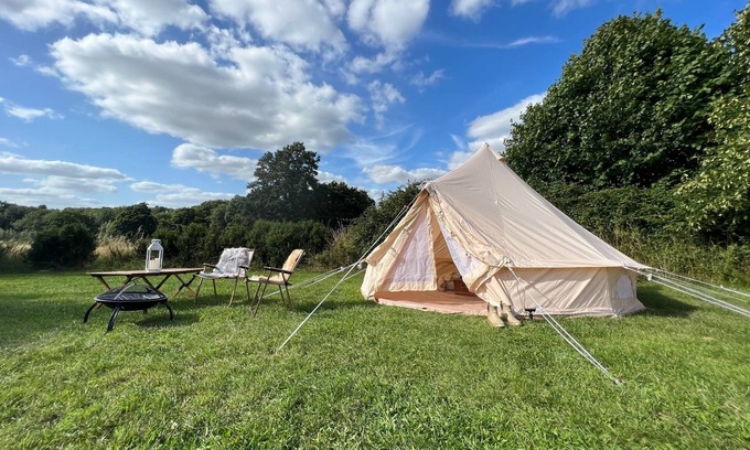Moreton-in-Marsh RV Rental | Fossewold Camping Bell Tent 3 of 4