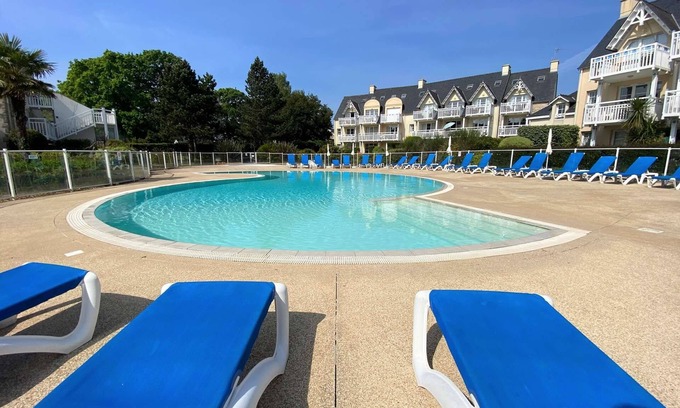 Fouesnant Apartment | Fouesnant, apartment with heated pool 50 m from the beach of Cap Coz