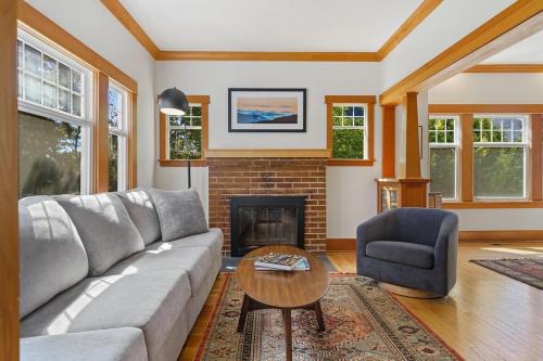 Columbia Villa | Fountain District Craftsman