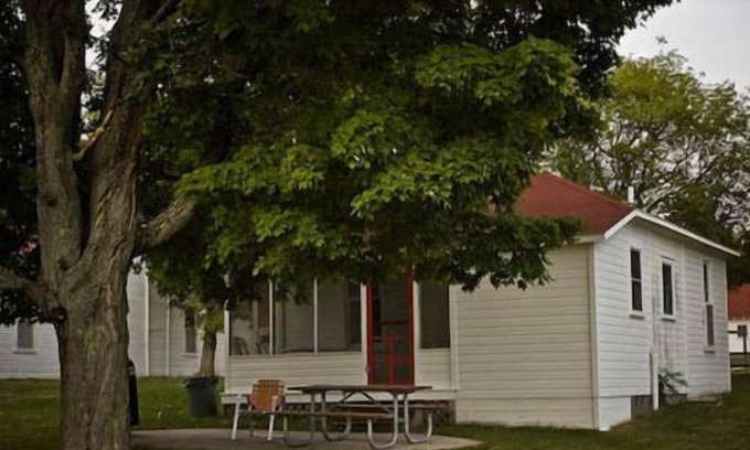 Lake Leelanau Resort | Fountain Point - Cottage 14