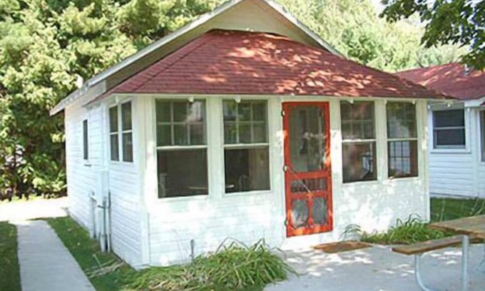 Lake Leelanau Resort | Fountain Point - Cottage 7