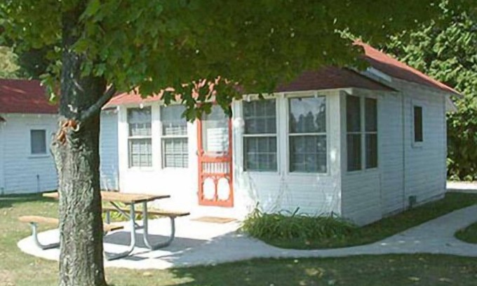 Lake Leelanau Resort | Fountain Point - Cottage 6
