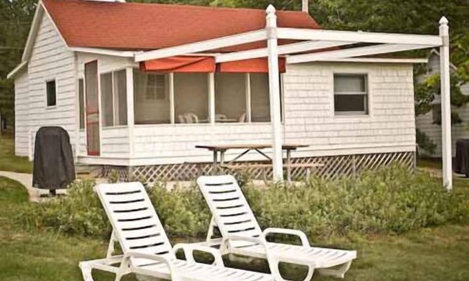 Lake Leelanau Resort | Fountain Point - Cottage 16