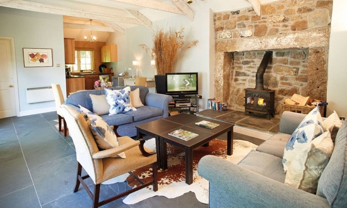 Helston House | Four and a half miles south of Helston, this delightful cottage is situated on a tranquil estate.