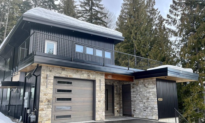 Rossland House | Four Bedroom Luxury Home