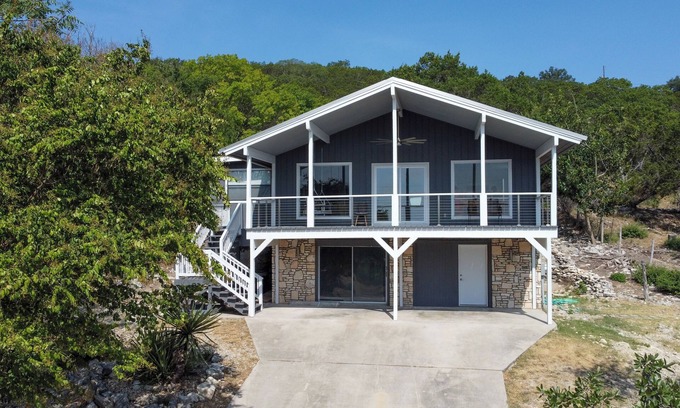 Kerrville House | Four bedroom with hot tub and views!