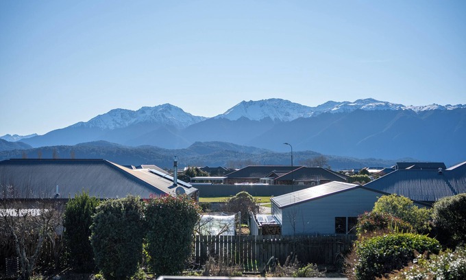 Te Anau House | Four Peaks on Matai - Te Anau Holiday Home