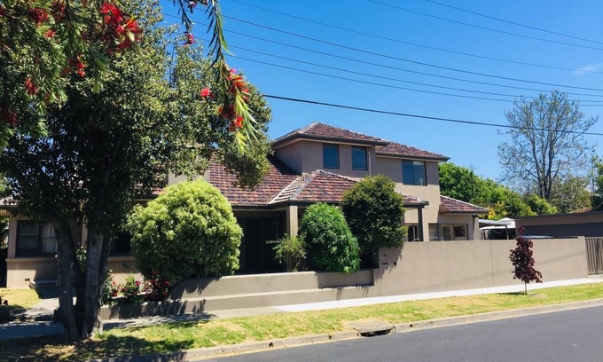 Bentleigh House | Four Season Home 家四季 - Large house for big groups, close drive to the beach!