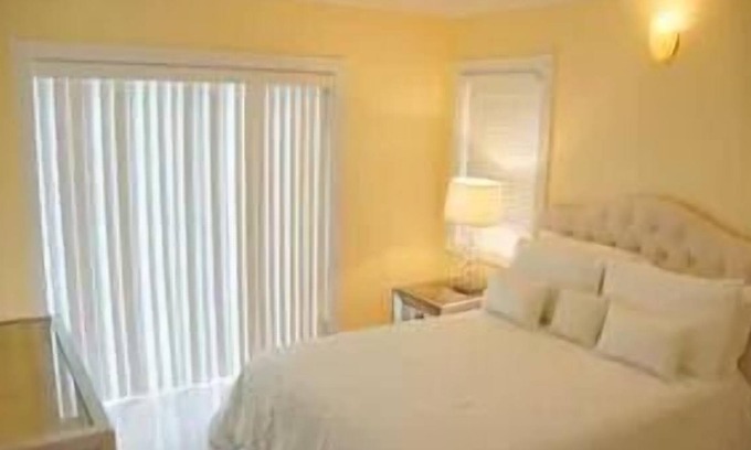 Cotton Ground House | Four Spaces! Great for a Family Getaway w/ Free Parking, Concierge & Spa!