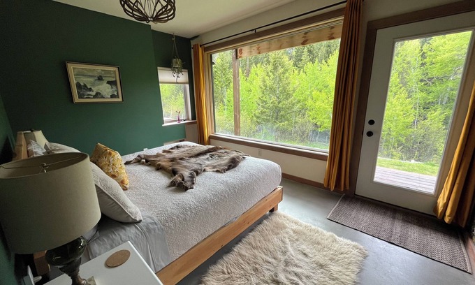 Victor House | Fox creek getaway