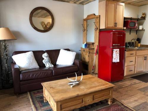 Green Mountain Falls Apartment | Fox Den Cozy Mountain Apt In GMF