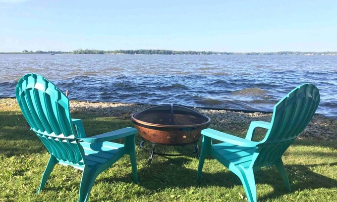 Fox Lake House | Fox Lake "Funcation" ★ 3 King Beds ★ Chain O Lakes