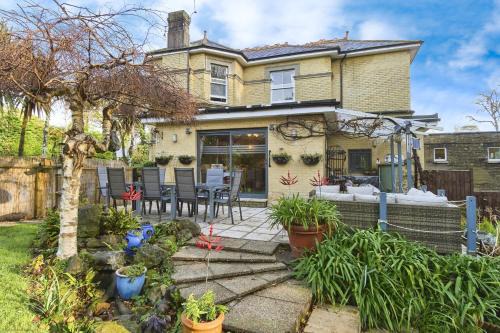 Shanklin House | Foxhills