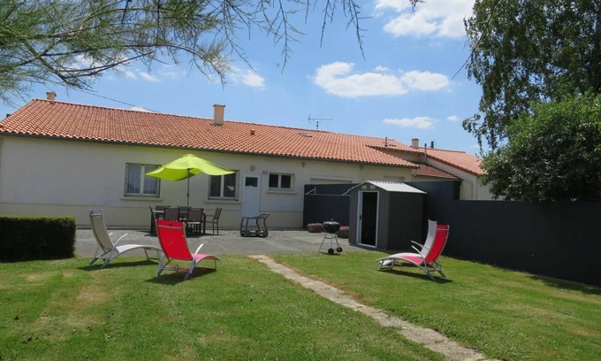 Saint-Georges-des-Gardes Cottage | Charming Family Cottage with Garden, Near Angers & Vineyards