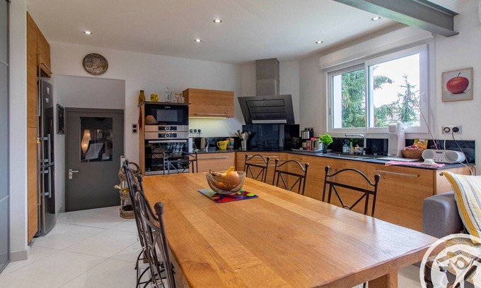 Saint-Georges-des-Gardes Cottage | Charming Cottage near Historic Sites with Garden and Modern Amenities