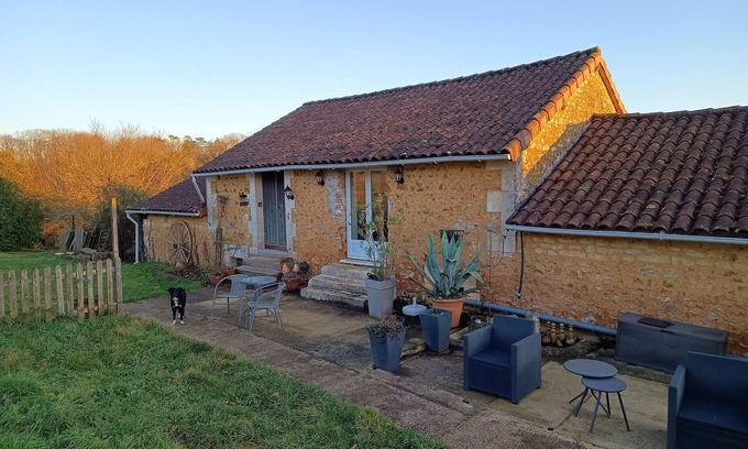 Javerlhac-et-la-Chapelle-St-Robert Cottage | J 'oie' de vivre-Ferienhaus, 1 Schlafzimmer, Privacy, Aussicht, hundefreundlich.