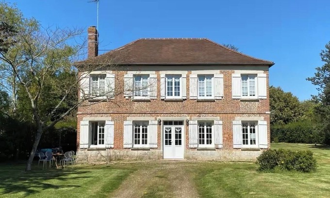 La Chapelle-du-Bois-des-Faulx House | 19th-century presbytery