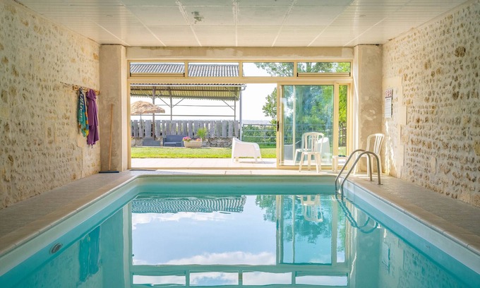 La Gripperie-Saint-Symphorien House | Small House 'Grands Gites 16 Persons' with Private Terrace, Private Garden and Wi-Fi