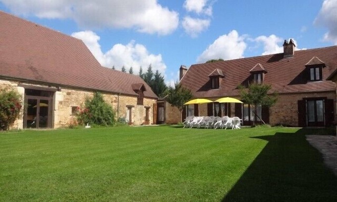 Rouffignac-Saint-Cernin-de-Reilhac House | Character house with old-fashioned furnishings, games room, swimming pool, garden