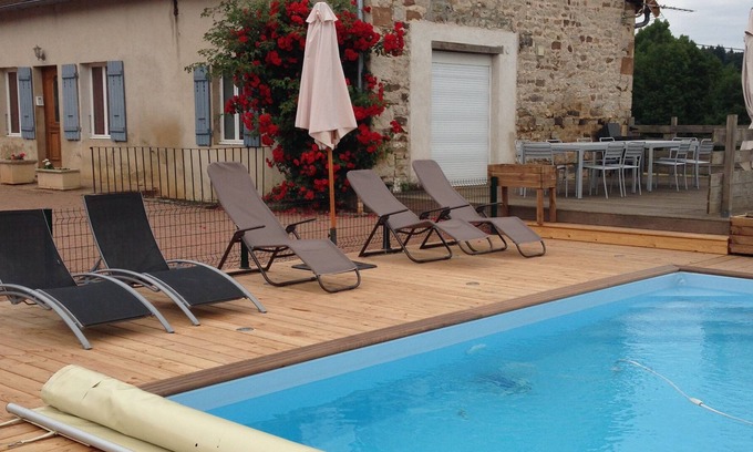 Saint-Bonnet-de-Vieille-Vigne Cottage | vacation rentals with pool, in Saint-Bonnet old vine 71430