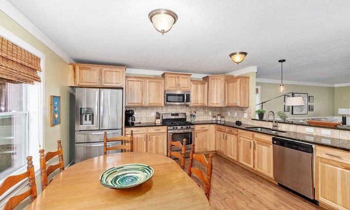Saugatuck Villa | Francis Way - Four Bedroom Villa, Sleeps 8