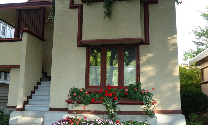 Burnham Park House | Frank Lloyd Wright-Designed House In Milwaukee, WI, 4 Bed 2.5 Bath, Sleep10