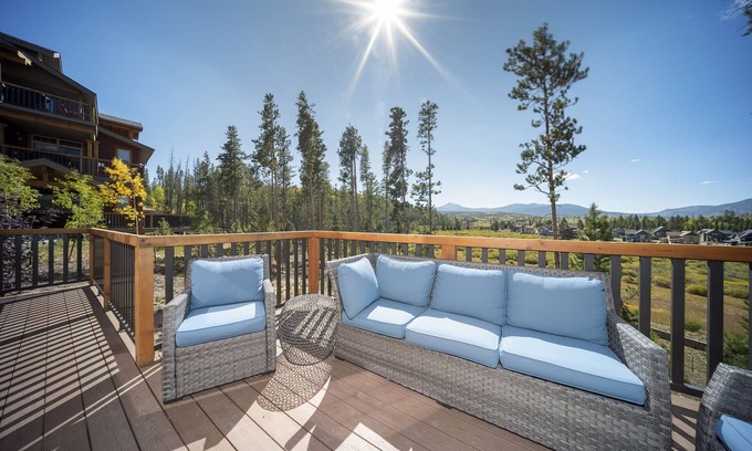 Fraser Condo | Fraser condo w/mountain views & grill