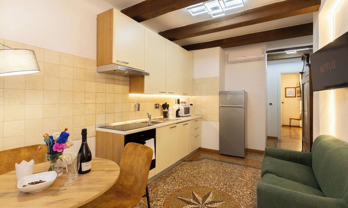 Historic Center Apartment | Frassinago Suites One Bedroom Terrace Apartment