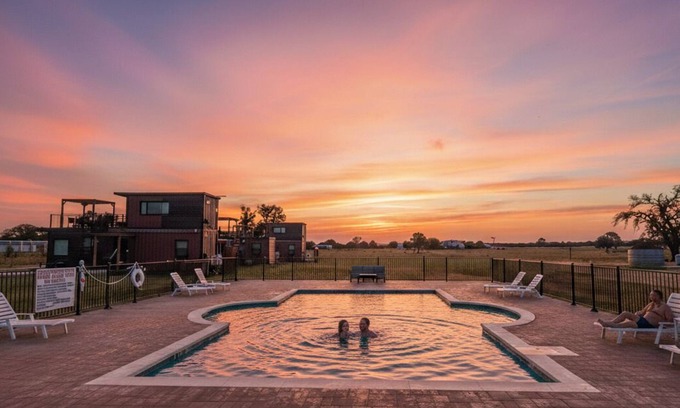 Fredericksburg Apartment | Fredericksburg Stay w/Patio, Fire Pit & Hot tub