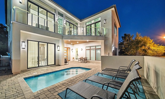 Avalon Beach Estates House | Free 6 Seat Golf Cart! Beach Chairs thru Oct! Private Courtyard Pool, Short Stroll to the Beach!