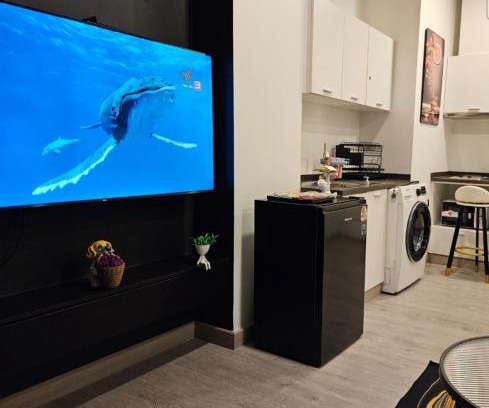 Khlong Ton Sai Apartment | Free Airport Pick Up ! 12th Floor Cozy Studio Room, 5 mins walk to IconSiam & BTS