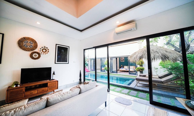 Dewi Sri Villa | Free Airport Pickup | 3BR Villa in Legian-Seminyak