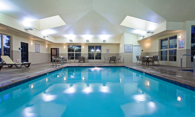 Fairfield Condo | Free Breakfast. Pool & Hot Tub. Perfect for Groups!