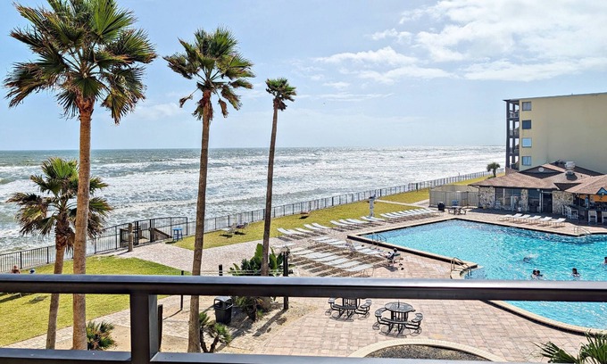 Daytona Beach Shores Condo | FREE DAILY ACTIVITIES-Tropical Beach Family Getaway-2 Pools-Onsite Arcade-Laundry-SmartTVs-Free WIFI