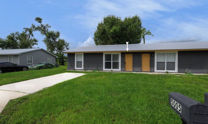 Lakewood Park Apartment | FREE: High Speed Wi-FinFREE: ParkingnFREE: Coffee/TeanFREE: Netflix/Prime Video