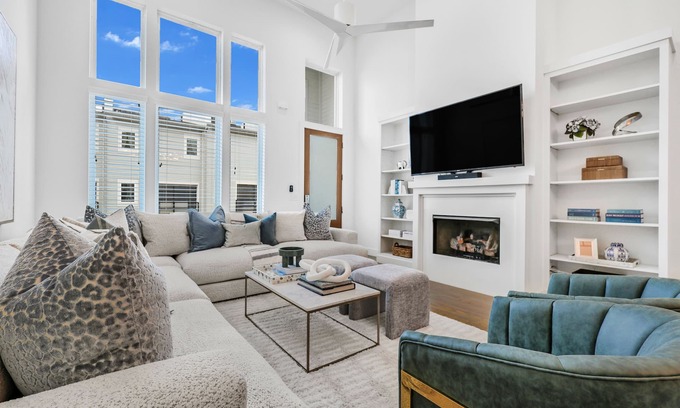 West End House | FREE NIGHT DEAL! DOWNTOWN LUXURY! ONLY 2MI TO BROADWAY! #4 of 5 HOMES IN A ROW!