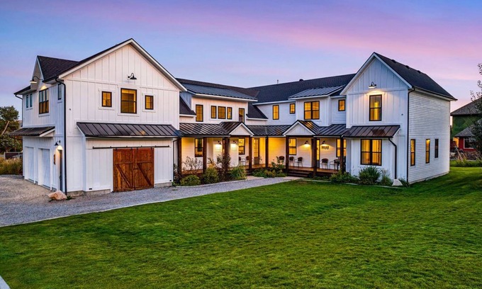 Garden City Other | FREE NIGHT-Large FARMHOUSE-SLEEPS 45-Book 3 get 1 Free - Off season dates