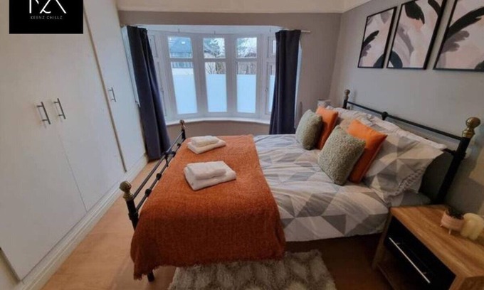 Droylsden House | FREE Parking 20% OFF Monthly Stays | Sleeps 6!