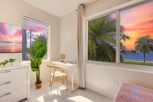Hollywood South Central Beach Apartment | Free Parking, Bay View, Pool, Step To Beach