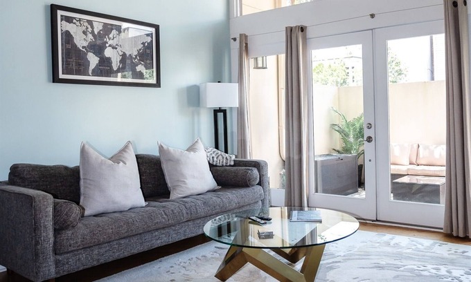 Hitch Village - Fred Wessels Homes House | Free Parking|Full Kitchen|Walkable|W/D|Balcony|A/C