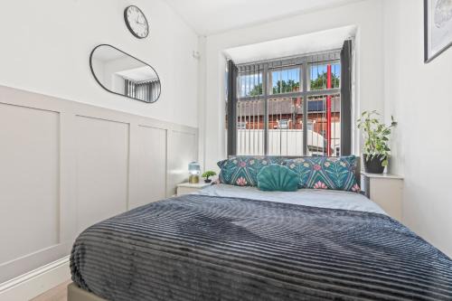 Birmingham House | Free Parking ,Modern 4 bedrooms 10min from Birmingham city centre ideal for contractors ,Groups and Families