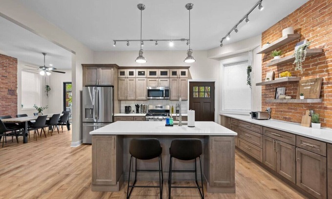 Point Breeze North Apartment | Free Parking+Netflix+BBQ+Games Near Bakery Square