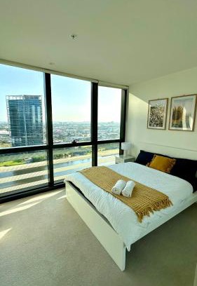 Docklands House | Free Parking Private Room in Docklands - Amazing View - Shared Washroom - Homestay with Host