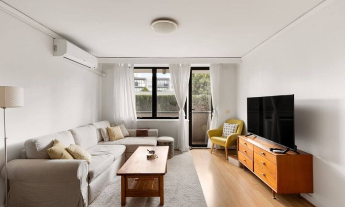 Kew Apartment | Free parking - spacious apartment near 48 tram