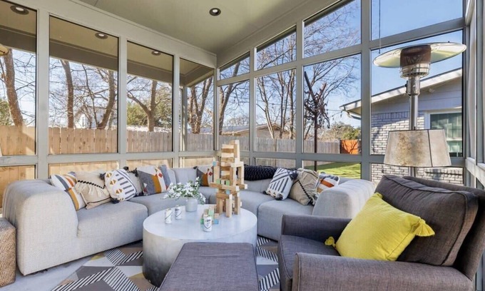 Crestview House | Free Parking, Tiled Shower King Bed - Sunrise