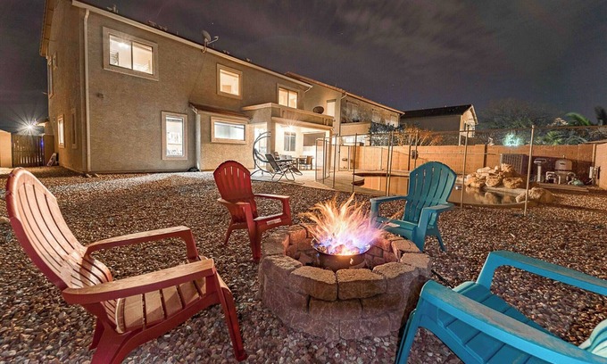 Tamaron House | Free Pool Heat - Modern and Bright, Fire Pit