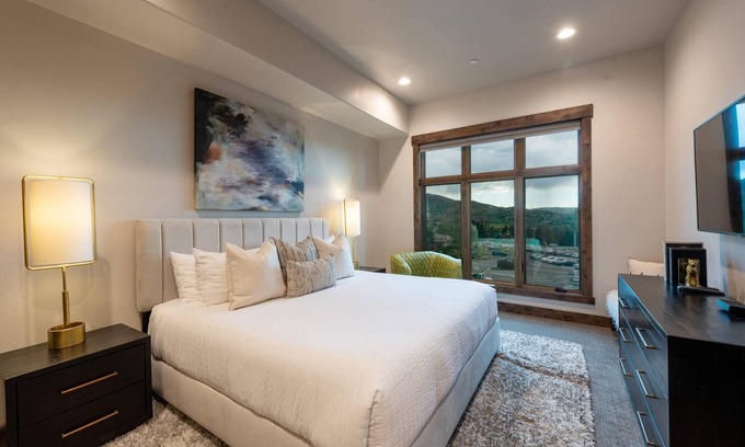 Park City Condo | FREE Ski Rental! Quiet Retreat at Canyons with Two Private Suites | Hot Tub | Free On Call Shuttle