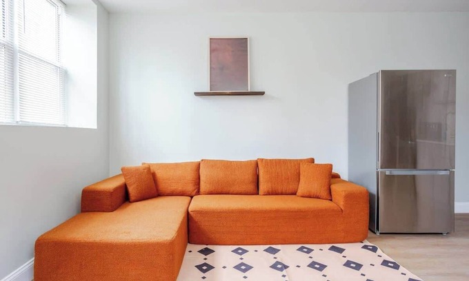East Passyunk Crossing Apartment | French Japan MINS to City Center 1King 2Queens